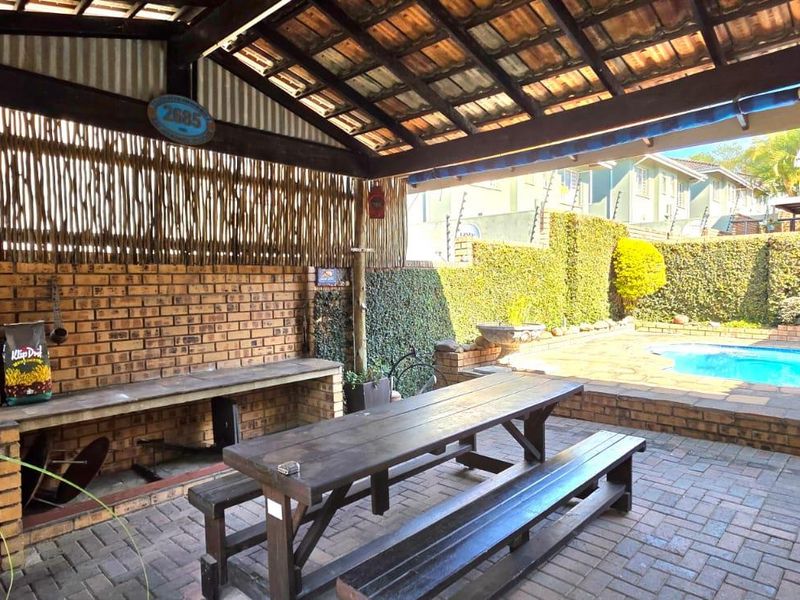 NEW LISTING IN BOSVELDRUS! FULL TITLE, POOL & LAPA! - Photo 10