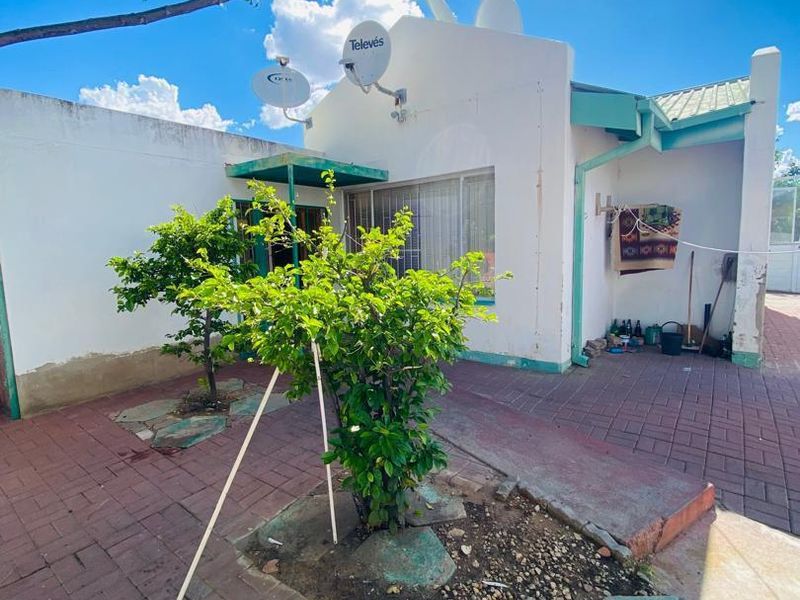 HOUSE FOR SALE IN HOCHLAND PARK - Photo 3