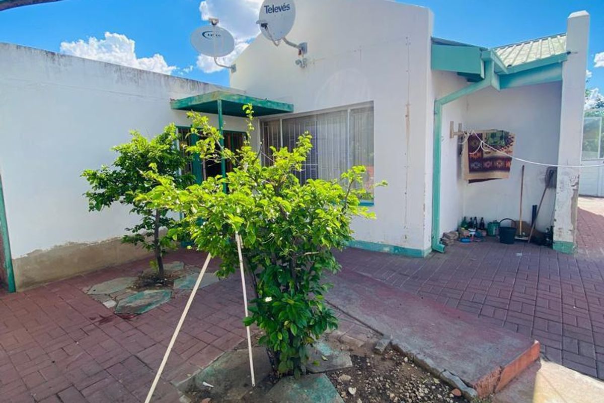 HOUSE FOR SALE IN HOCHLAND PARK - Photo 3