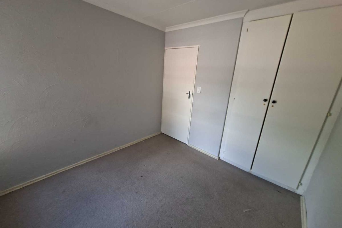 STYLISH DUPLEX IN A BOOMED OFF AREA - Photo 5