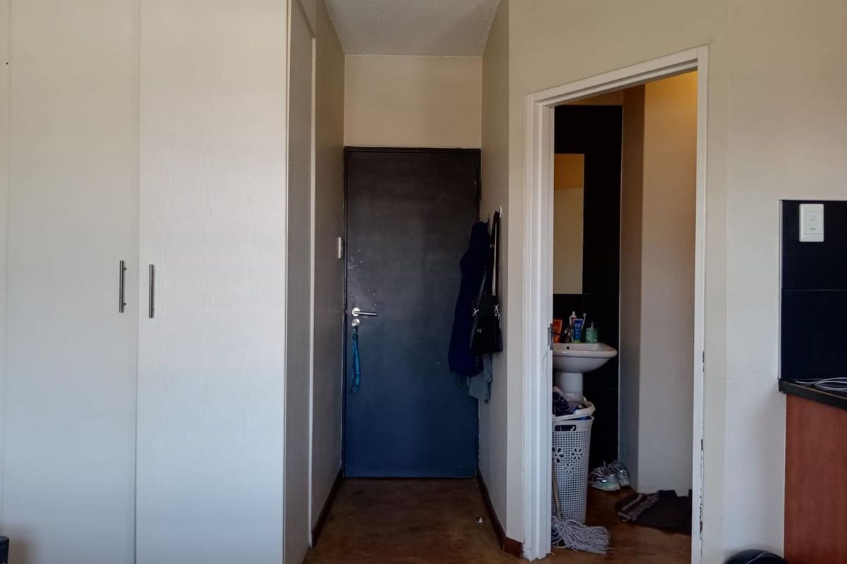 The Wall, Bachelor for sale - Photo 2