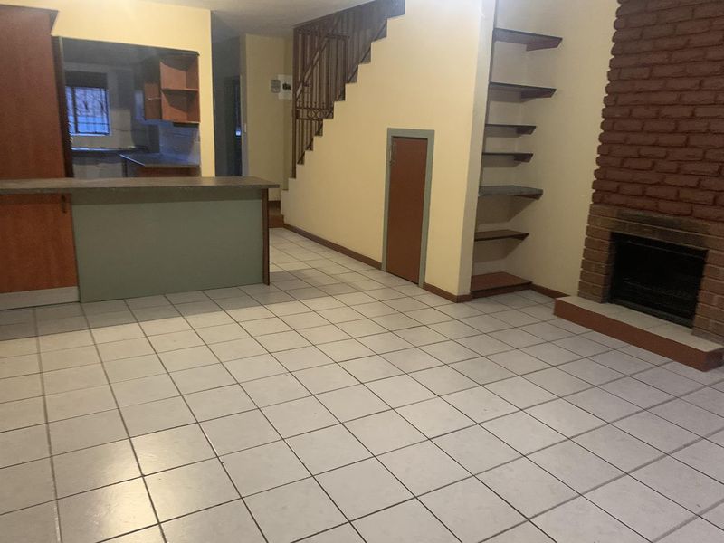 For Sale 2-Bedroom Duplex in Fontainebleau Randburg - Photo 10