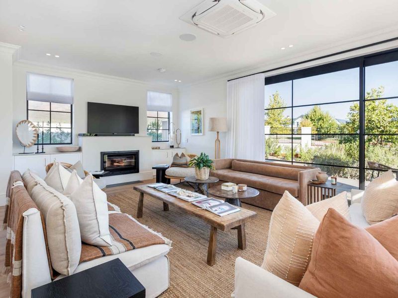 Distinguished Eight-Bedroom Villa-Inspired Home with Meticulous Details on Val de Vie Estate - Photo 6