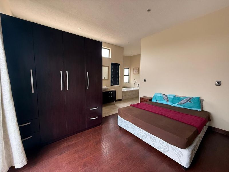 FOR SALE- 5 BEDROOM, DOUBLE-STOREY, SEA VIEW HOUSE IN VOGELSTRAND, SWAKOPMUND, NAMIBIA - Photo 9