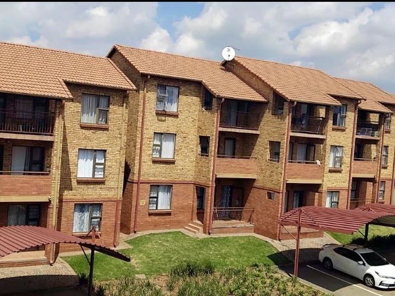 For Sale: 2 Bedroom Apartment in Village 7, Stone Arch Estate - Photo 9
