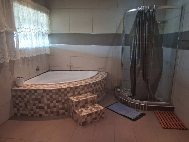 4 Bedroom House To Rent Unitas Park - Photo 4