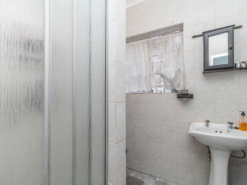 COZY UNIT IN POPULAR COMPLEX. - Photo 7