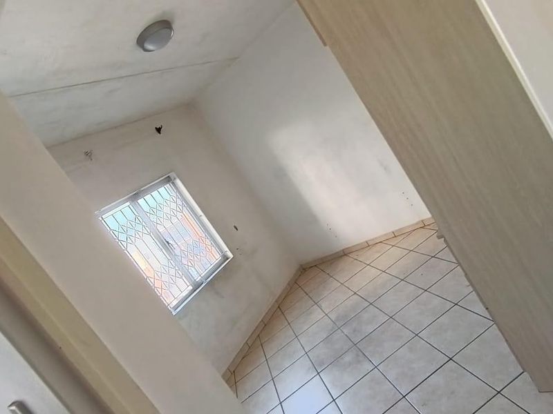 2 Bedroom Flat for sale in Woodhurst - Photo 6