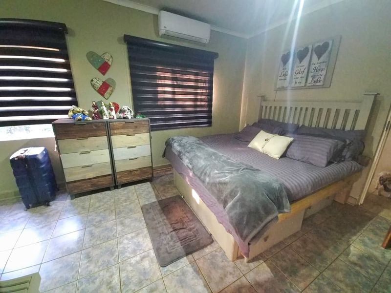 Spacious 4 Bedroom Family Home with Flatlet on a Prime Corner Stand in Rietondale - Photo 7