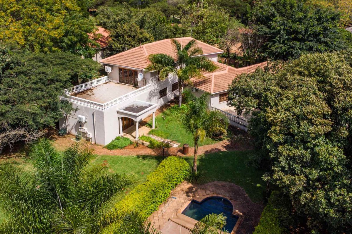 Elegant Country Living on Expansive Zwavelpoort AH Grounds - Photo 3