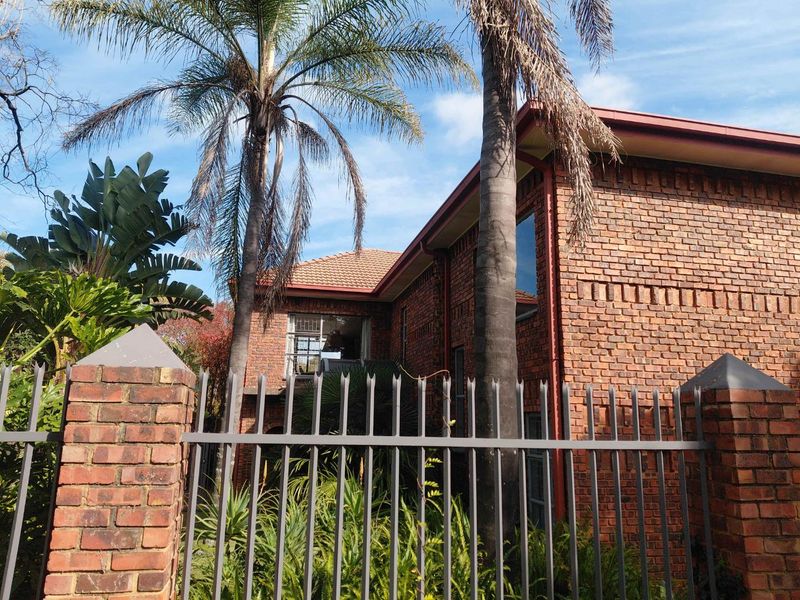 FAMILY HOME! MAKE AN OFFER! - Photo 1
