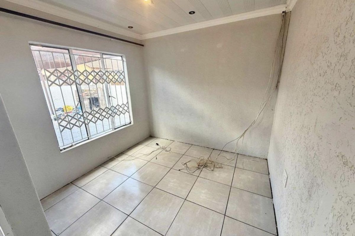 3 bedrooms house for sale in Soshanguve VV - Photo 4
