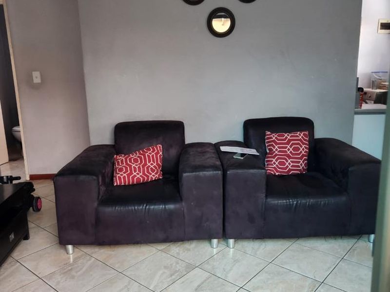 Charming Family Home with Income Potential in iLitha Park, Khayelitsha - Photo 9