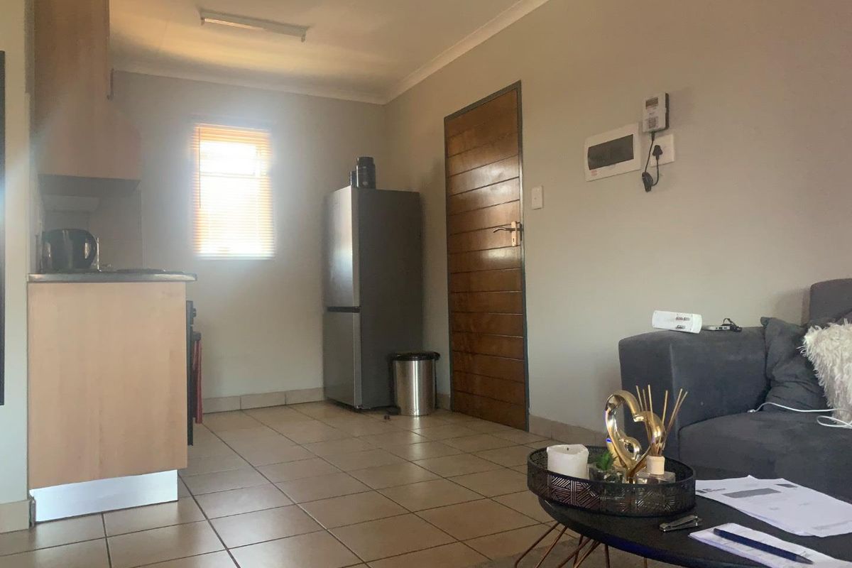 Your New Home Awaits: Modern 2-Bedroom, Great Access! - Photo 3