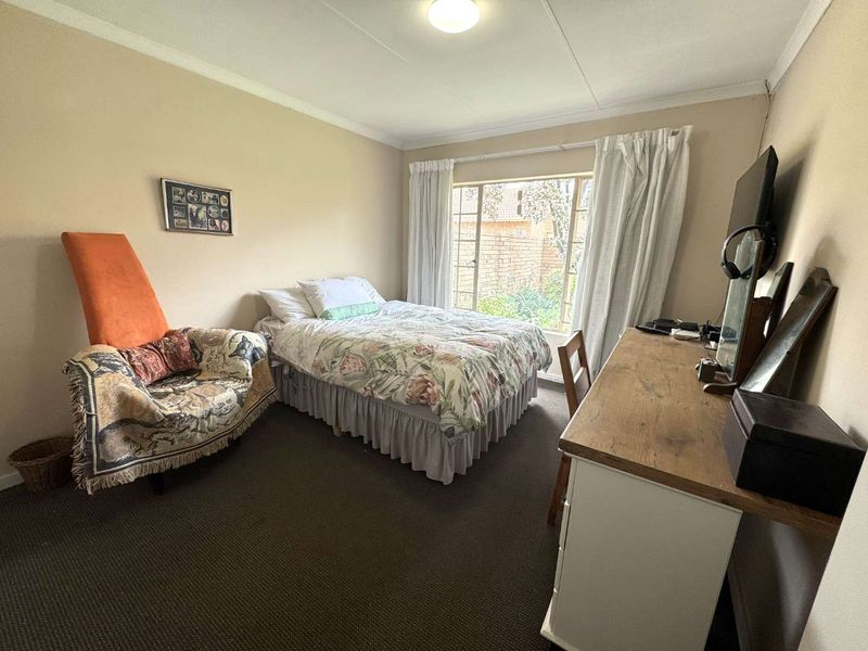 2 Bedroom Stand Alone Simplex for Sale in Moreleta Park - Photo 7