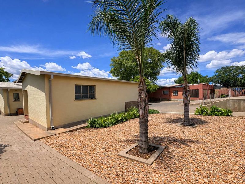 Windhoek North – Spacious 3 Bedroom Home with Flatlet Potential - Photo 4