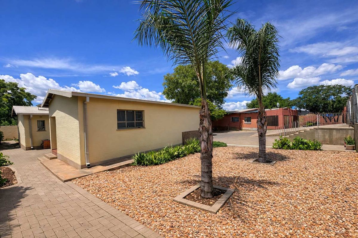 Windhoek North – Spacious 3 Bedroom Home with Flatlet Potential - Photo 4