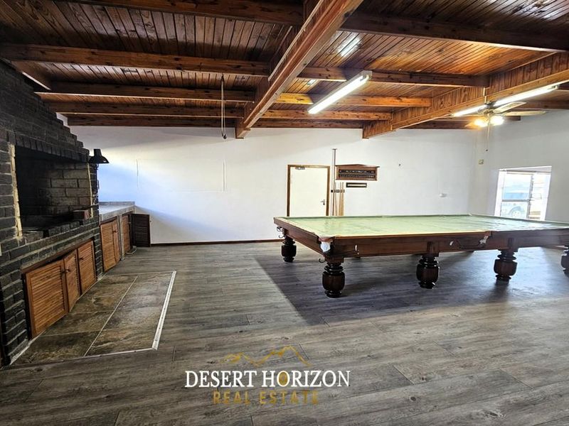 Henties , Central | 6 Bedroom House For Sale - Photo 2