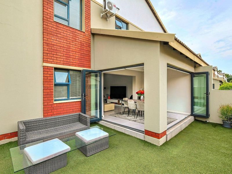 Sleek Modernity Meets Effortless Living - Photo 2