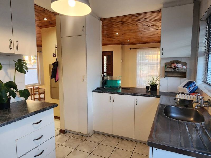 Your Comfy Family Home Awaits. - Photo 7