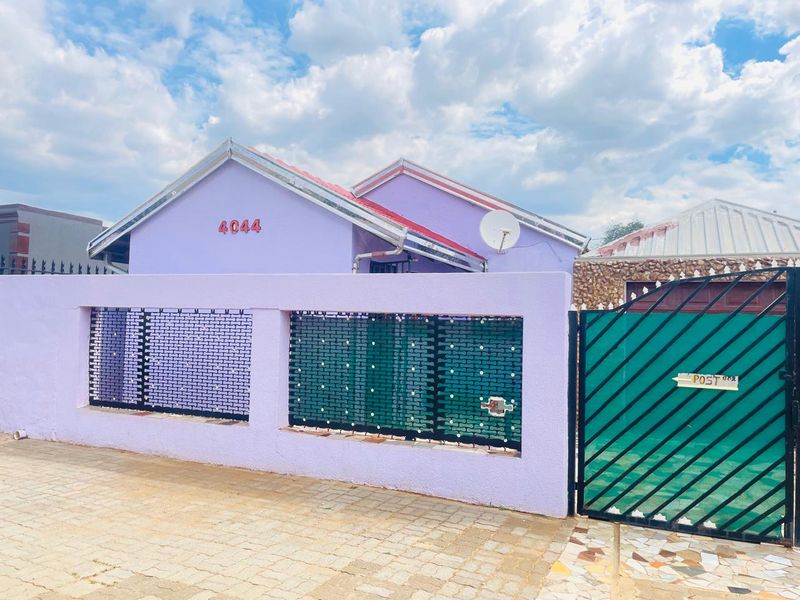 IMMACULATE HOME IN ORANGE FARM!!! - Photo 2