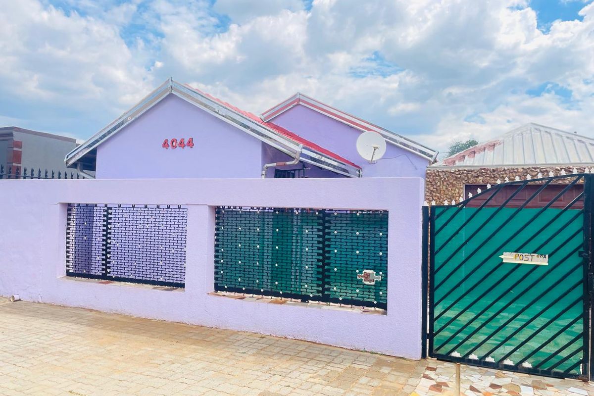 IMMACULATE HOME IN ORANGE FARM!!! - Photo 2