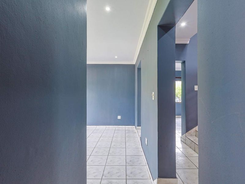 Spacious 4 Bedroom Family Home for Rent in Secure Estate - Photo 9