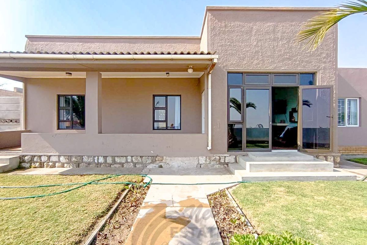 Seafront Home For Sale in Vineta, Swakopmund - Photo 2