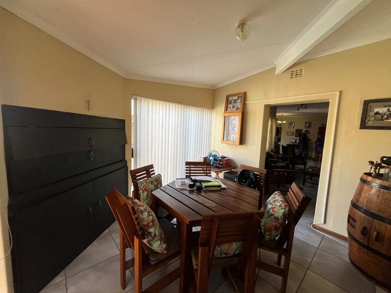 Charming Family Home in a Highly Sought-After Area - Photo 10