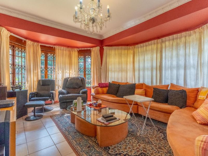 4 Bedroom home with granny flat in Chiltern Hills. - Photo 8