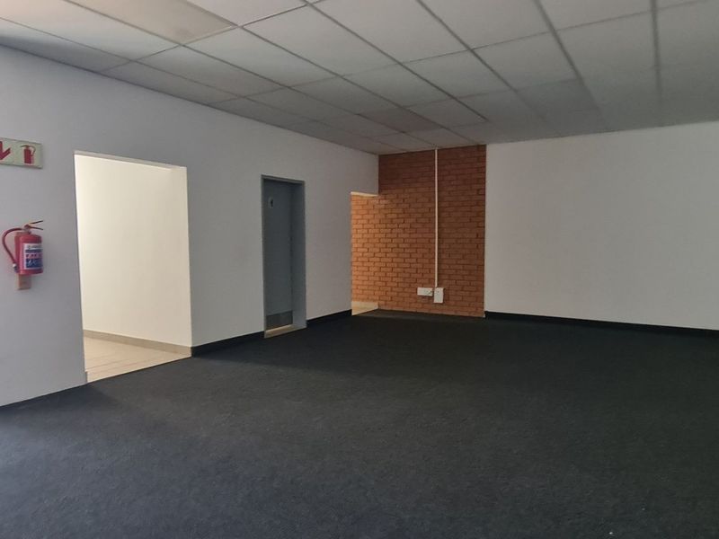 1315/m2 Olifantsfontein Warehouse To Let - Photo 3