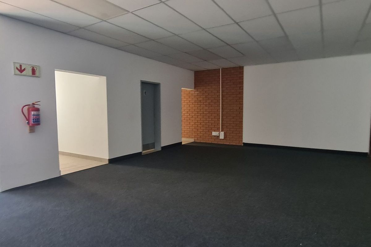 1315/m2 Olifantsfontein Warehouse To Let - Photo 3