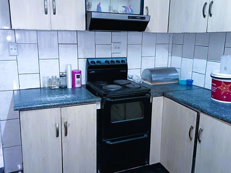 House for Effingham - Photo 6