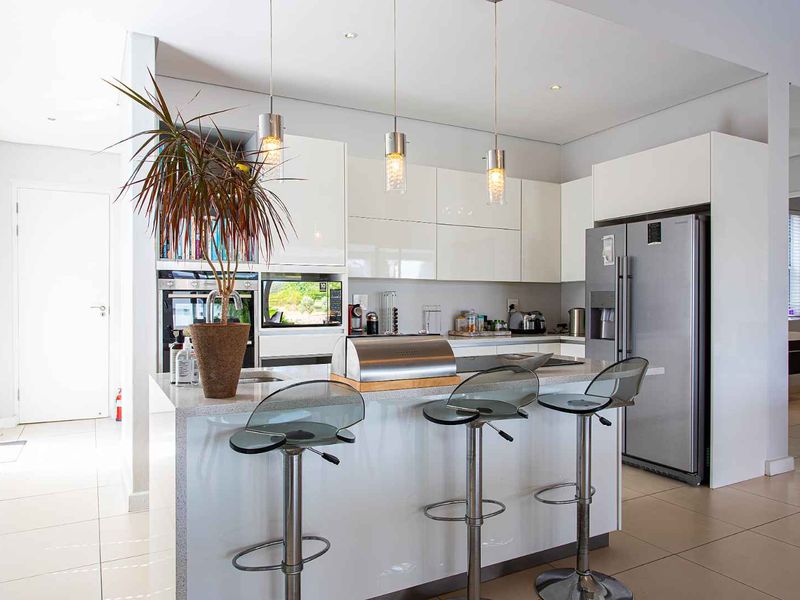 Exceptionally located four-bedroom furnished home for rent on Val de Vie Estate - Photo 2