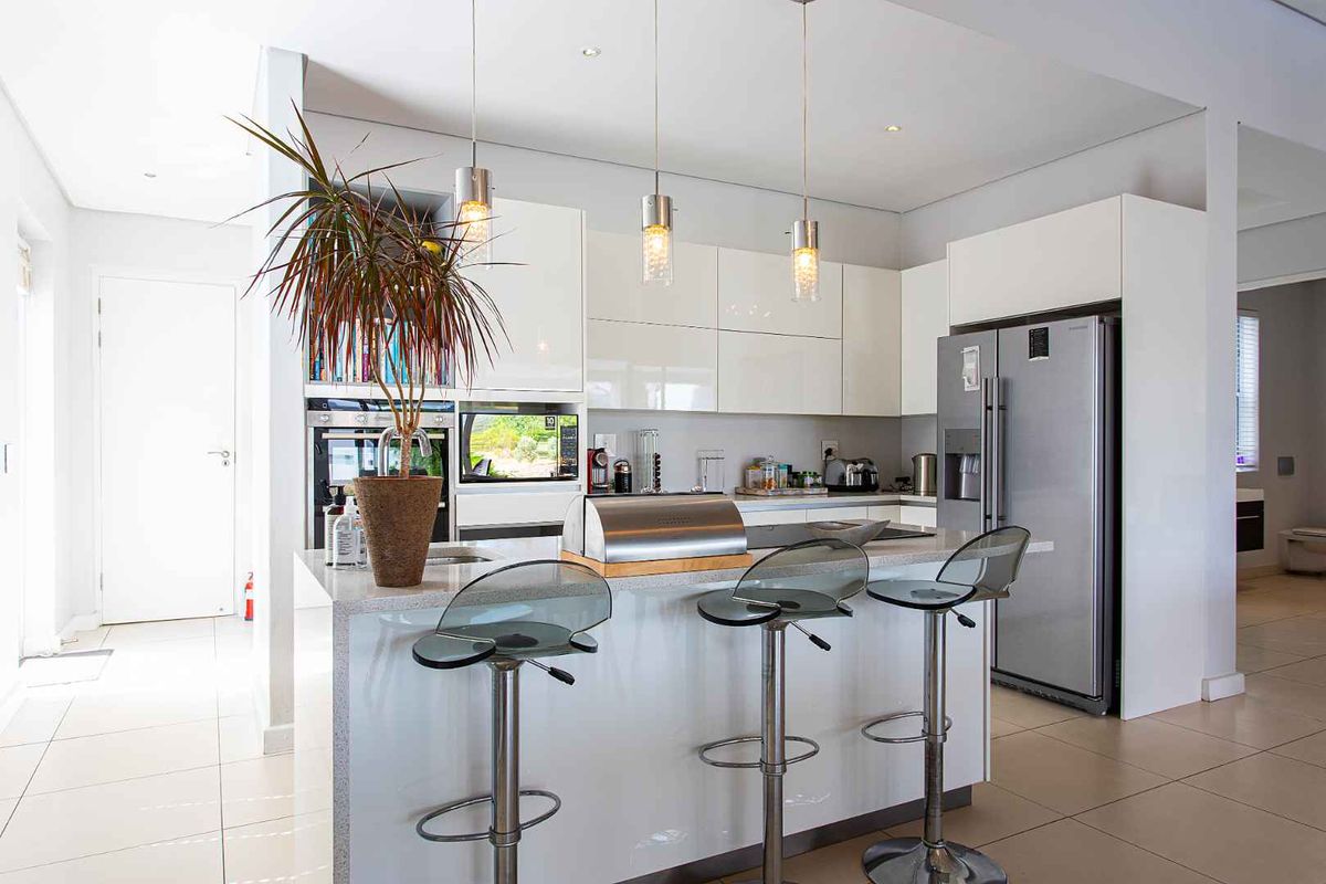 Exceptionally located four-bedroom furnished home for rent on Val de Vie Estate - Photo 2