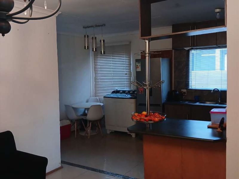 Move- in ready - Photo 6