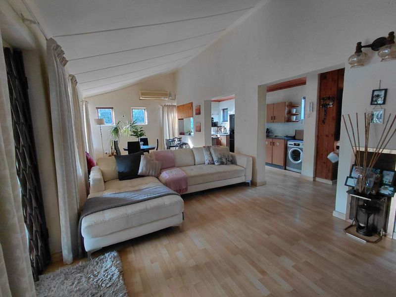 Charming Loft-Style Starter Home with Breathtaking Gorge Views - Photo 5
