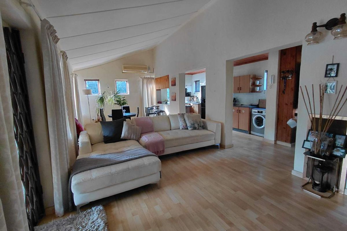 Charming Loft-Style Starter Home with Breathtaking Gorge Views - Photo 5