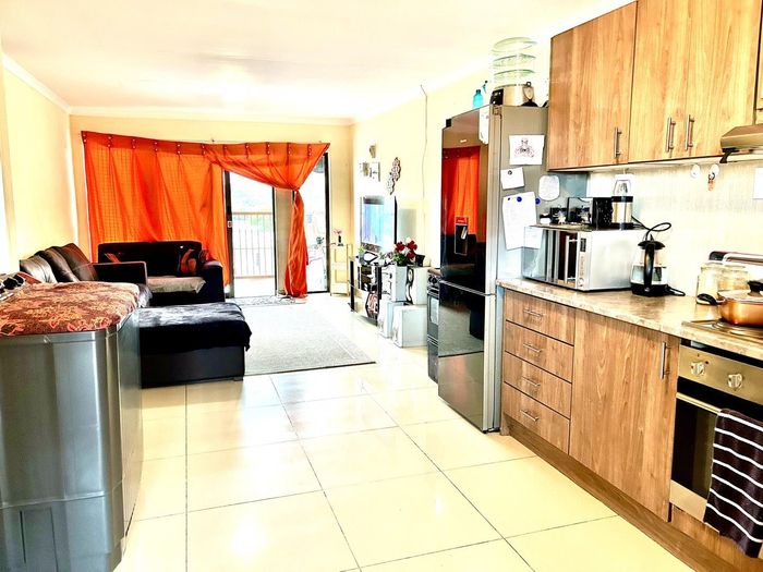 Property #2372827, Townhouse For Sale in Otjomuise