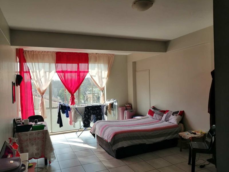 BACHELOR FLAT TO RENT - Photo 7