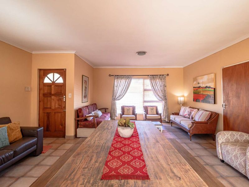 Spacious, Sunlit Sanctuary in Kuils River Awaits You - Photo 7