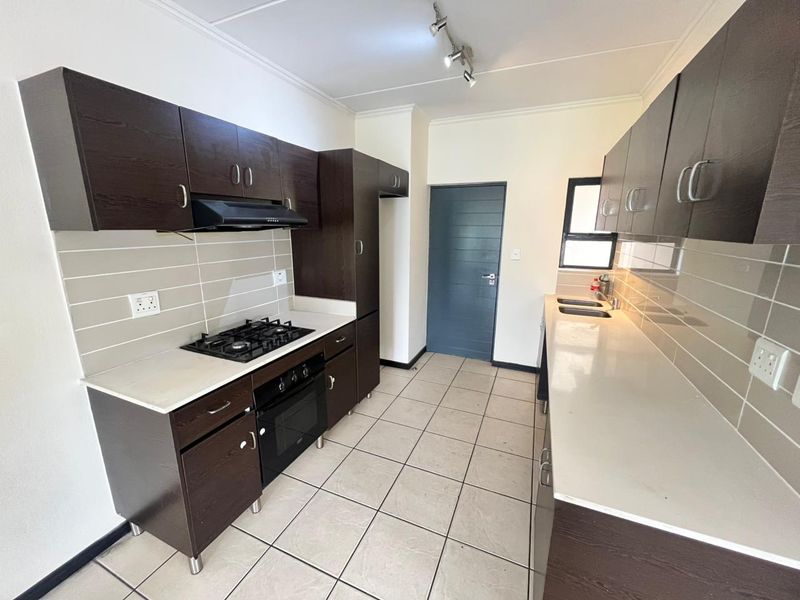 3 Bedroom Apartment For Sale!! - Photo 10