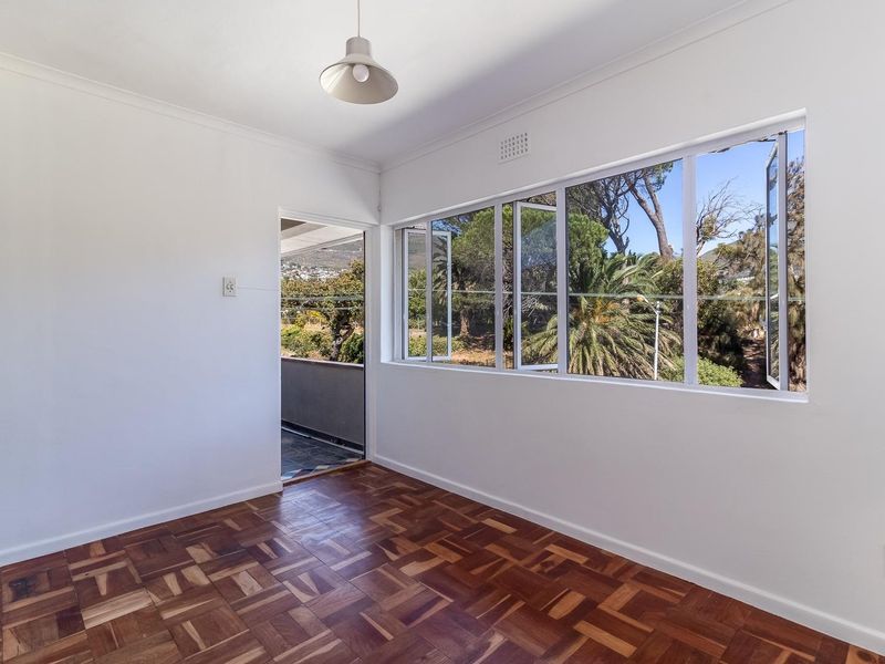 Modern Two-Bedroom Apartment with Mountain Views in Gardens, Cape Town | Available Immediately - Photo 4