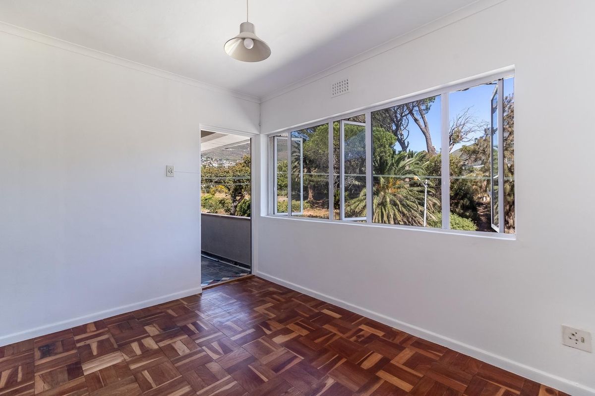 Modern Two-Bedroom Apartment with Mountain Views in Gardens, Cape Town | Available Immediately - Photo 4