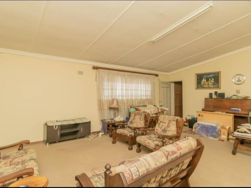 5 Bedroom House For Sale - Photo 9