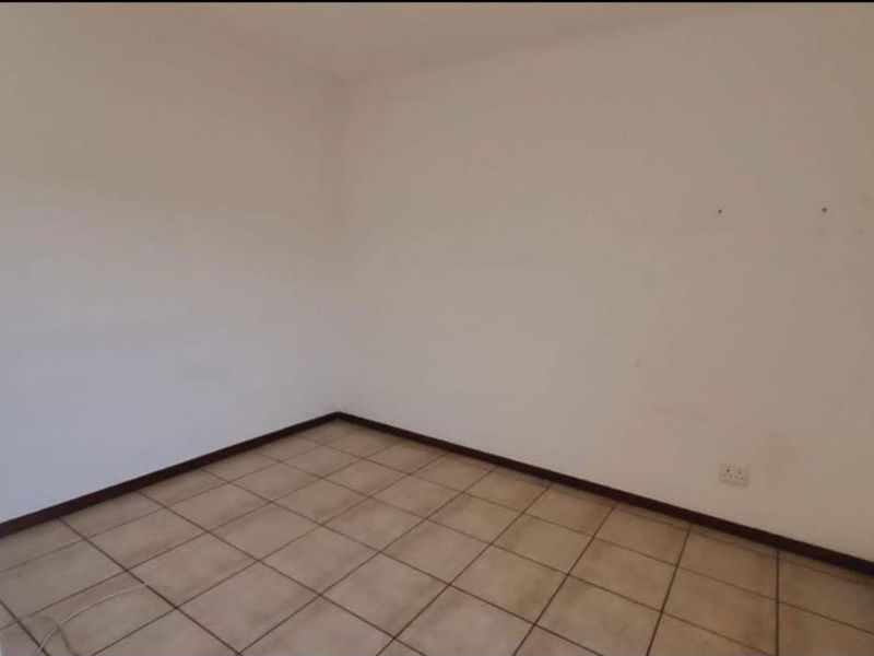 2 Bedroom Apartment for sale in helderwyk estate - Photo 3