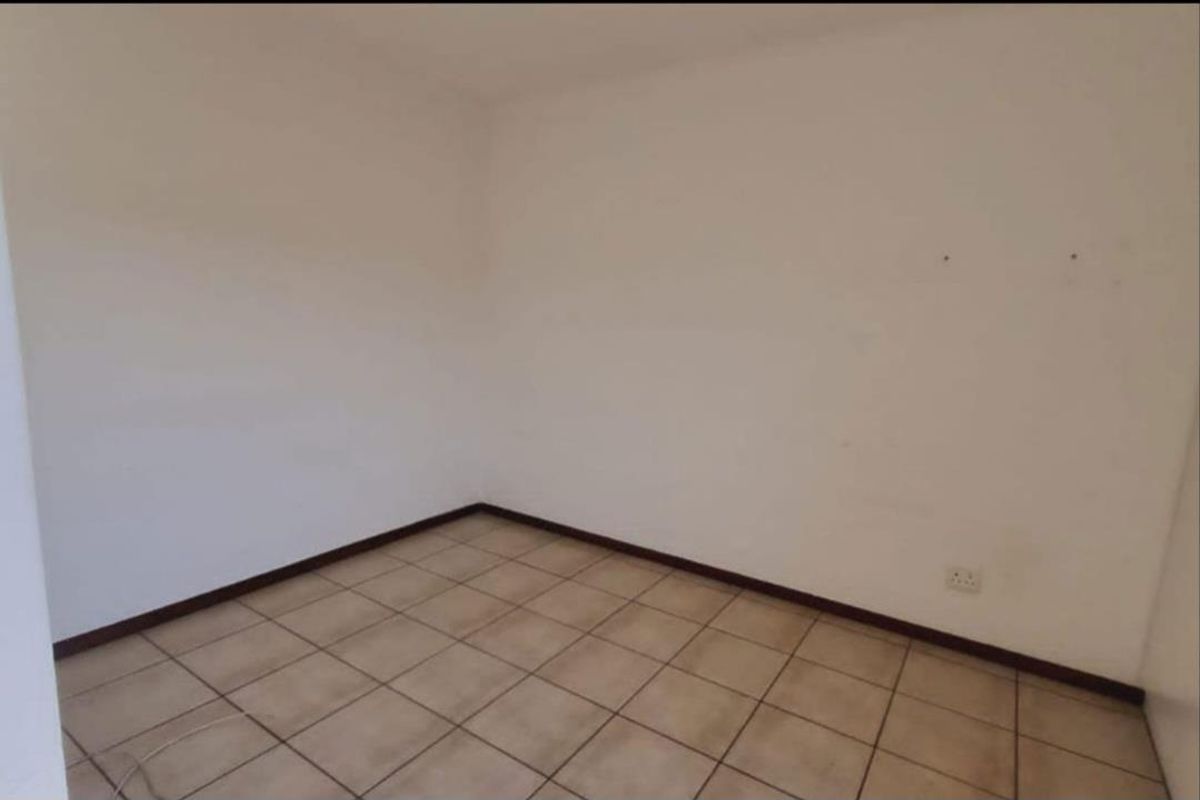 2 Bedroom Apartment for sale in helderwyk estate - Photo 3