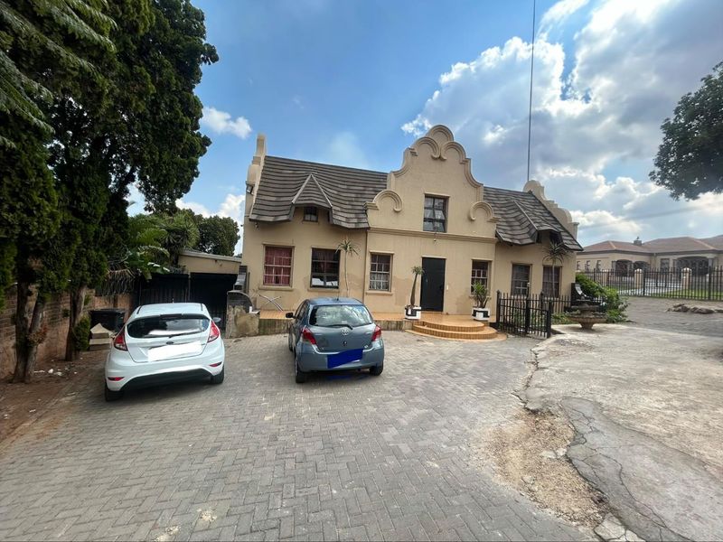 14 Bedroom house in Laudium - Photo 7