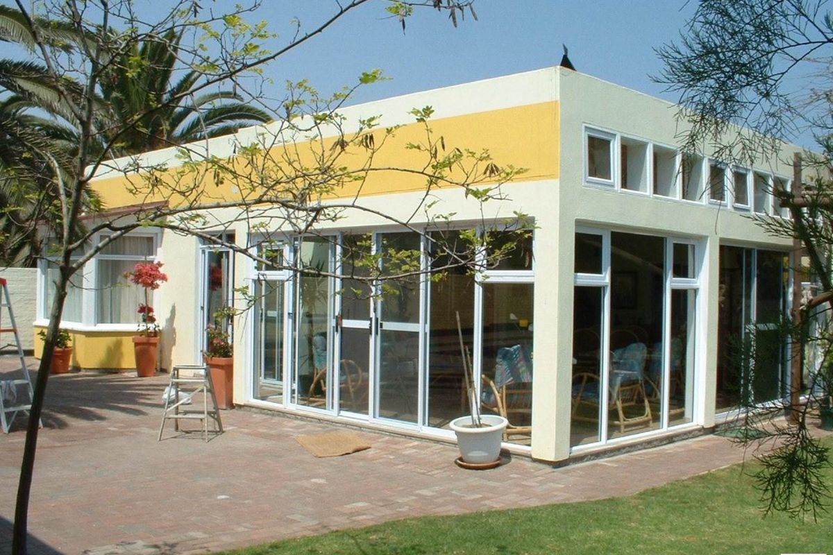 HOUSE PLUS FLAT WITH 14 ROOMS & OFFICE RIGHTS - Photo 3