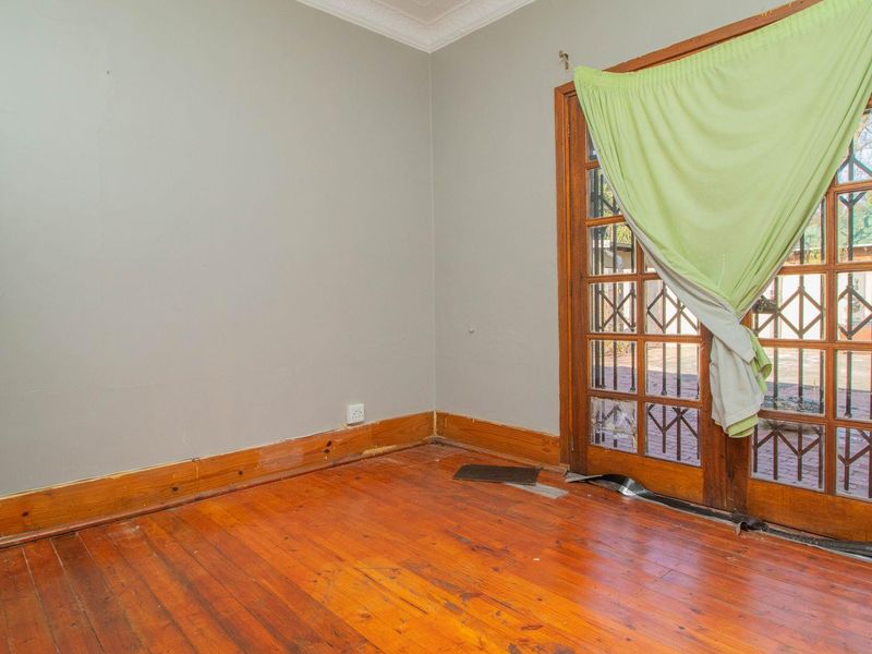 5 Bedroom family home in  the enclosed area of Westdene - Photo 9